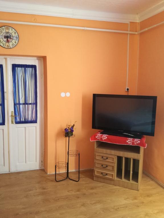Edit Vendeghaz Tiszaújváros 外观 照片
