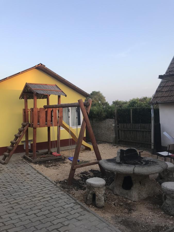 Edit Vendeghaz Tiszaújváros 外观 照片